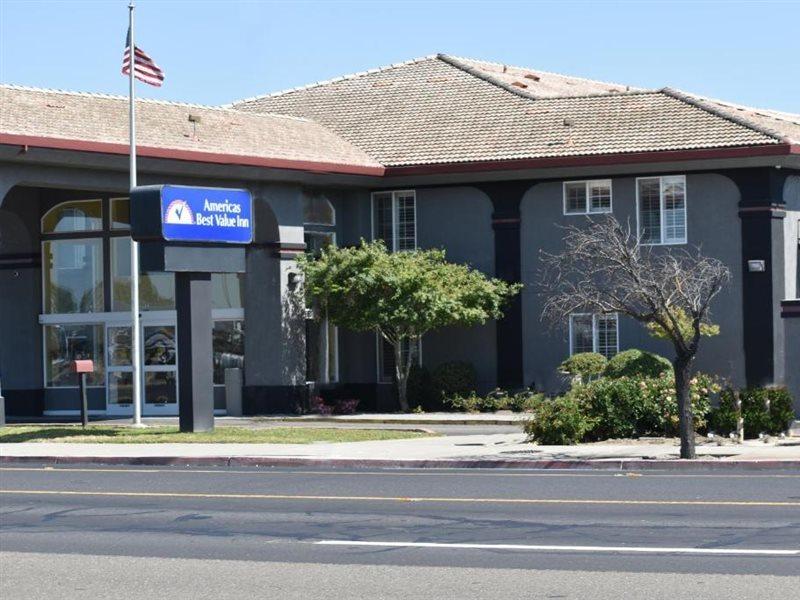 Baymont By Wyndham Manteca Hotel Exterior photo