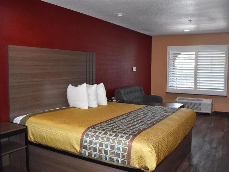 Baymont By Wyndham Manteca Hotel Exterior photo
