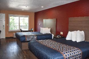 Baymont By Wyndham Manteca Hotel Room photo