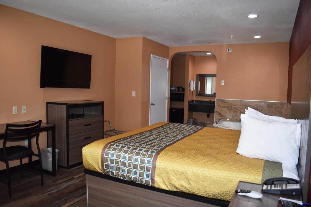 Baymont By Wyndham Manteca Hotel Exterior photo