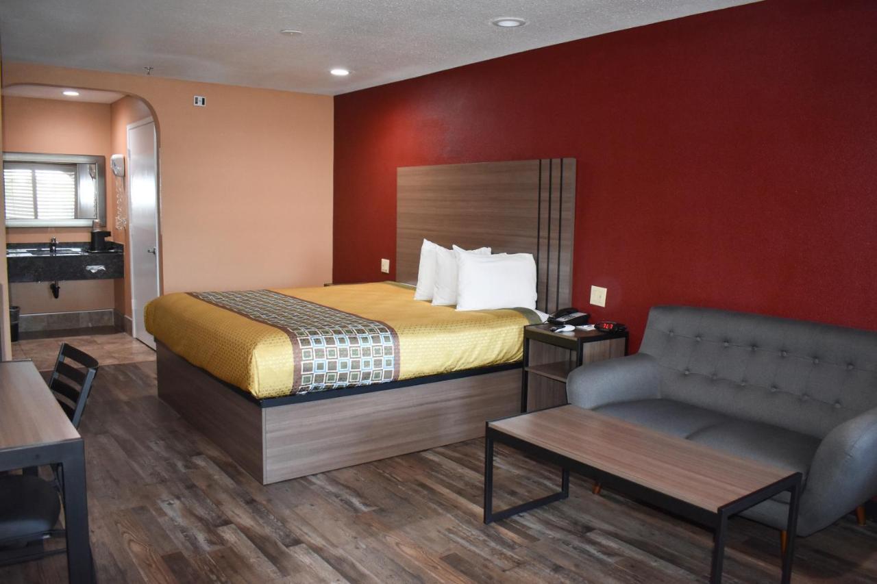 Baymont By Wyndham Manteca Hotel Exterior photo