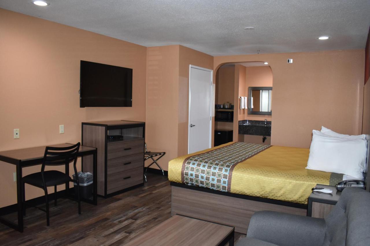 Baymont By Wyndham Manteca Hotel Exterior photo