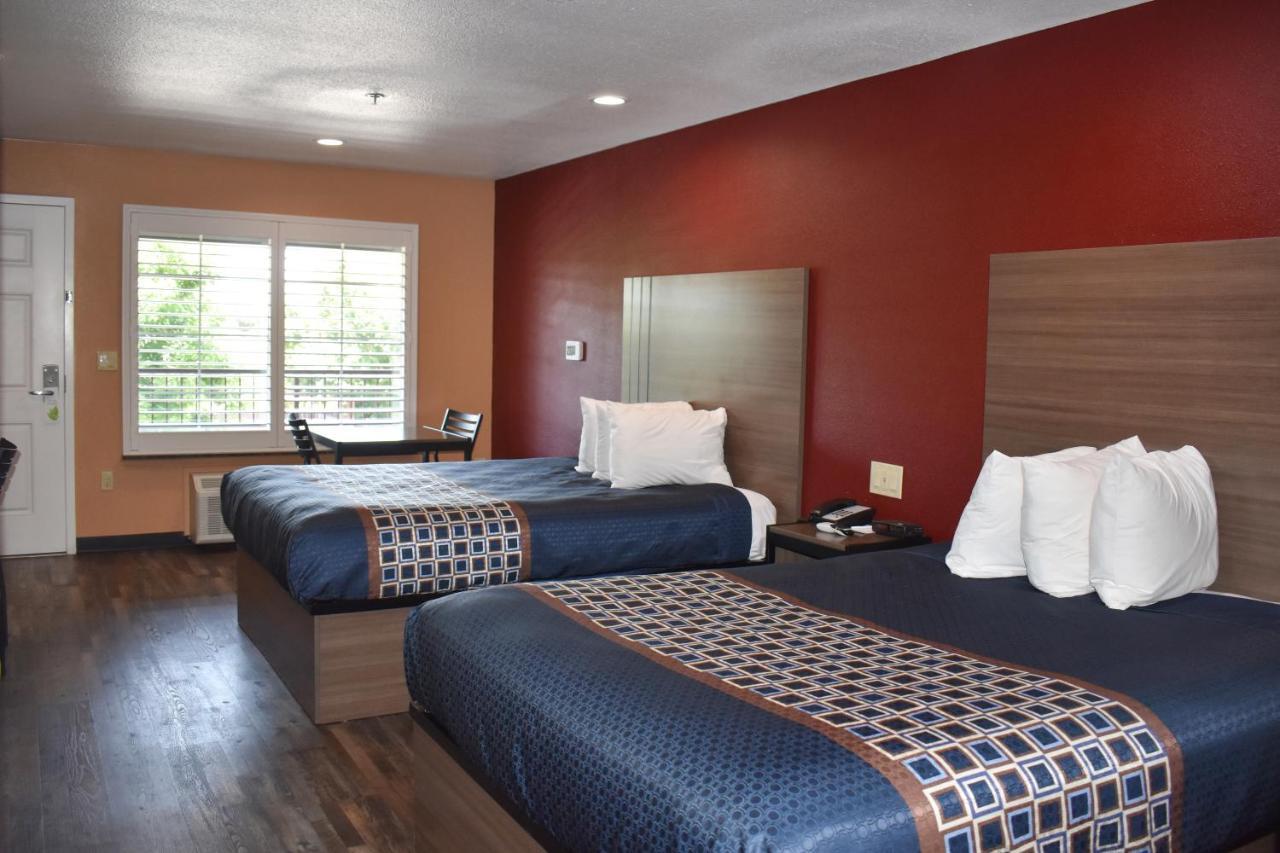 Baymont By Wyndham Manteca Hotel Exterior photo